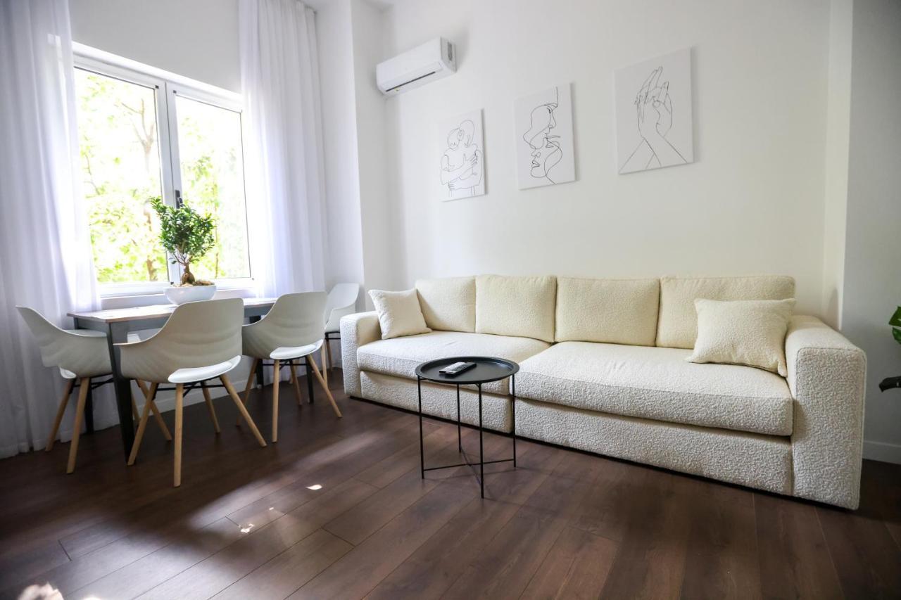 "Middlenest" Central Apartment ติรานา ภายนอก รูปภาพ